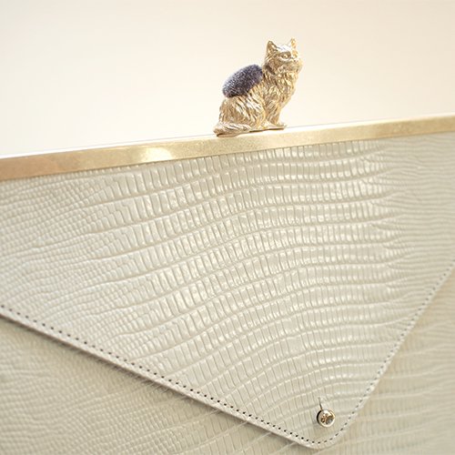 猫のピンクッションbag(L)レターポケット 型押しホワイト - SAKURAYAMA OnlineShop