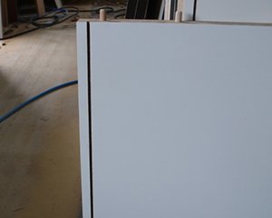 家具背板はめ込み用スリットライン加工（幅3.2） 1ラインに付き（1800長さまで）厚み30ミリ以内、奥行600ミリ以内の材料に対応