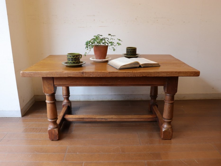 古いパイン材のコーヒーテーブル Karf 刻印入り - 机/テーブル