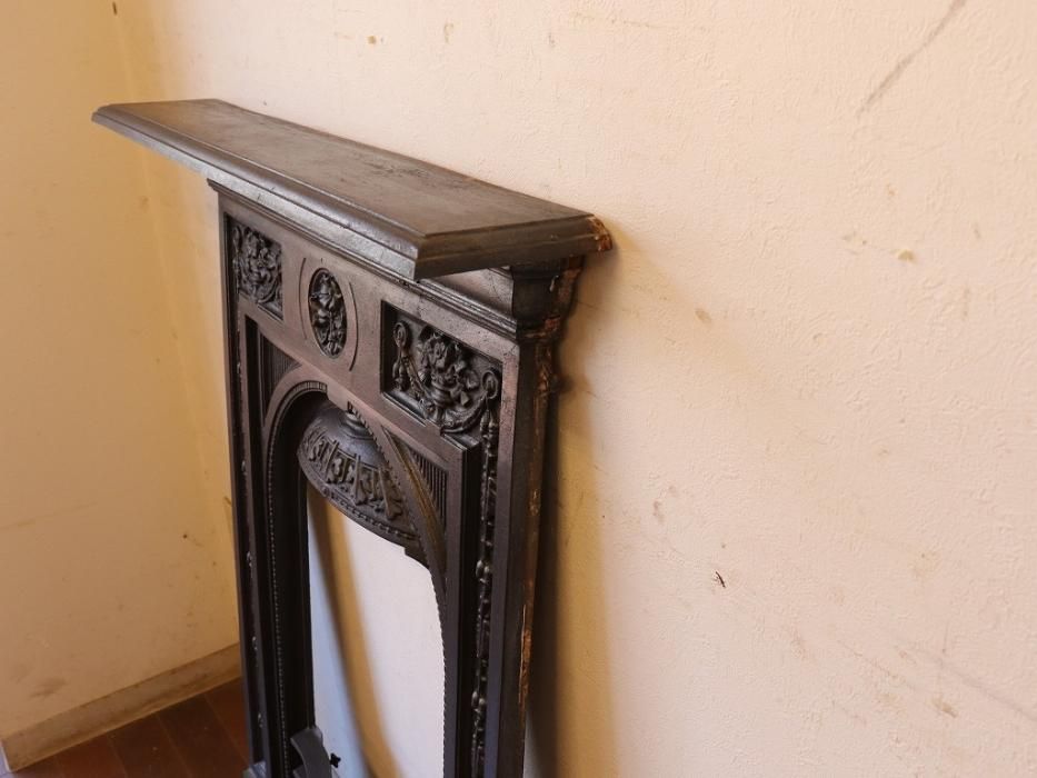 アンティーク アイアン マントルピース（暖炉枠）-ブラック～【パイン