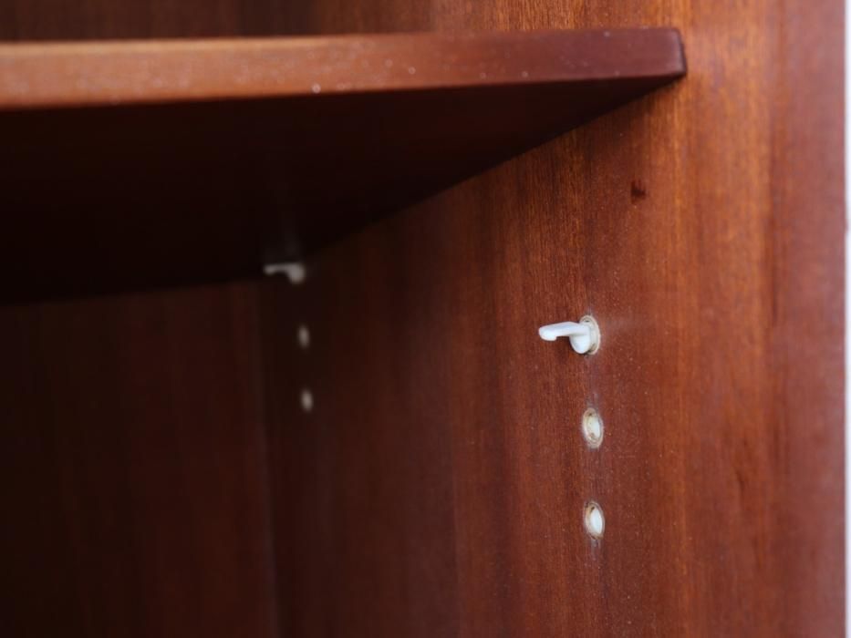 ホワイトペイントのガラスキャビネット～【パインフラットアンティーク】