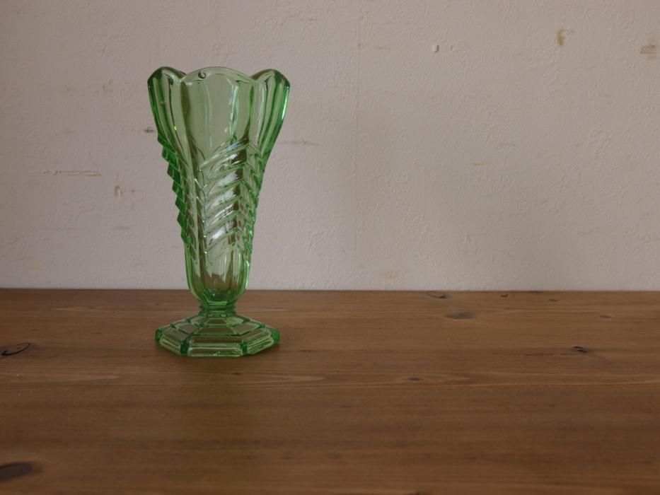 英国ビンテージ ガラスフラワーベース～【パインフラットアンティーク】