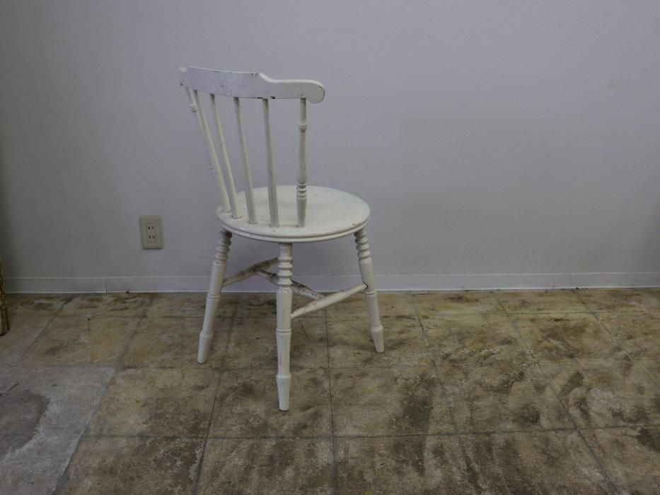 ホワイトペイントのペニーチェア～【パインフラットアンティーク】