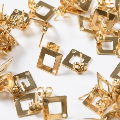 三角形デザインの金色メッキピアス 楽天市場】＼最大1000円OFFクーポン／ 純チタン ピアス ポスト