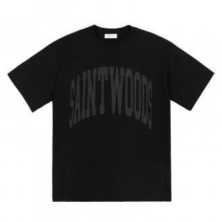 <img class='new_mark_img1' src='https://img.shop-pro.jp/img/new/icons1.gif' style='border:none;display:inline;margin:0px;padding:0px;width:auto;' />SAINTWOODS<br>SW CLASSICS T-SHIRT<br>BLACK