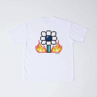 <img class='new_mark_img1' src='https://img.shop-pro.jp/img/new/icons1.gif' style='border:none;display:inline;margin:0px;padding:0px;width:auto;' />NICK GEAR<br>PIXEL FIRE FLOWER T-shirt<br>WHITE