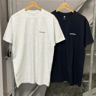 <img class='new_mark_img1' src='https://img.shop-pro.jp/img/new/icons1.gif' style='border:none;display:inline;margin:0px;padding:0px;width:auto;' />EQUIPMENT<br>EQT MINI LOGO S/S T-SHIRT<br>ASH,BLACK
