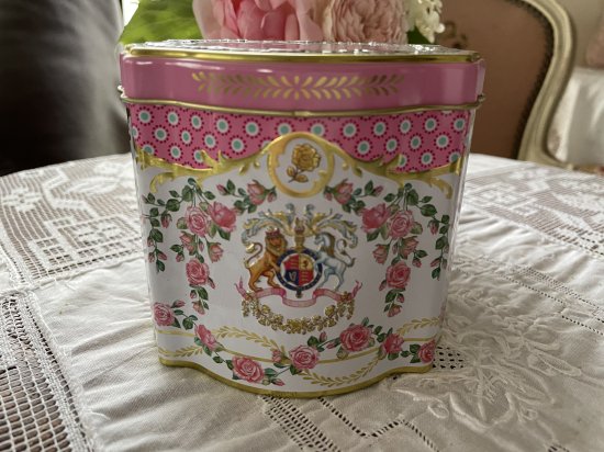 バッキンガム宮殿❤︎公式グッズ❤︎エリザベス女王95歳記念❤︎缶入り 