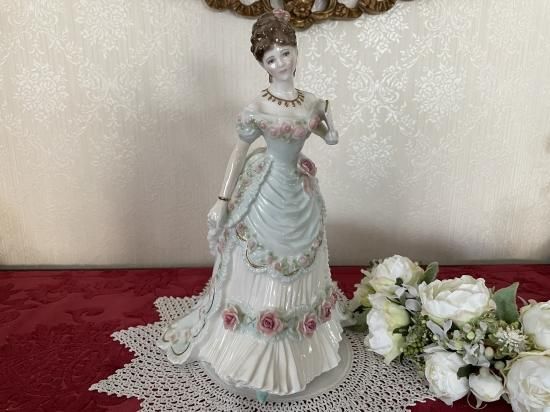 ロイヤル・ウースターフィギュリンRoyal Anniversary