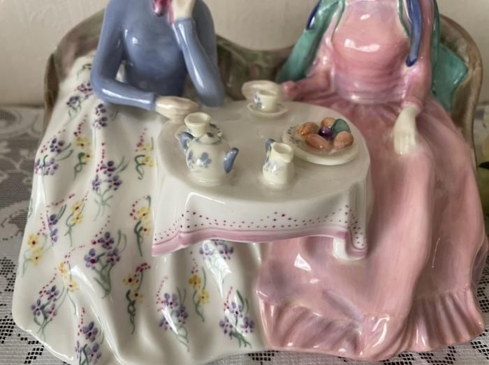 ロイヤルドルトン フィギュリン アフタヌーンティー   Royal doulton（ロイヤルドルトン） アフタヌーンティーフィギュ