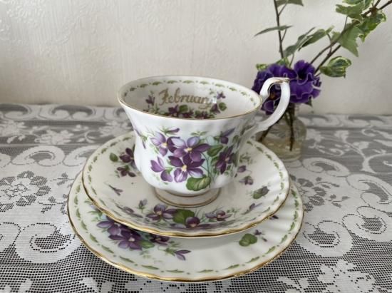 ROYAL ALBERT ☆ 2月 カップ & ソーサー