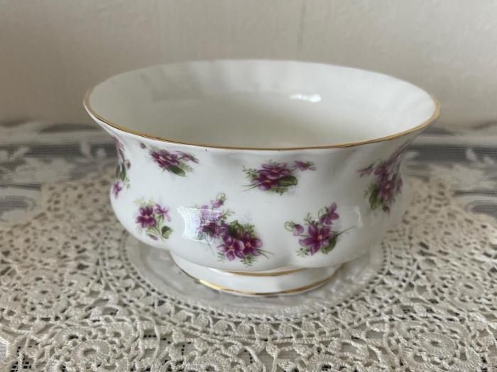 スイートバイオレット フィギュリン ロイヤルウースター 4413／9,500体