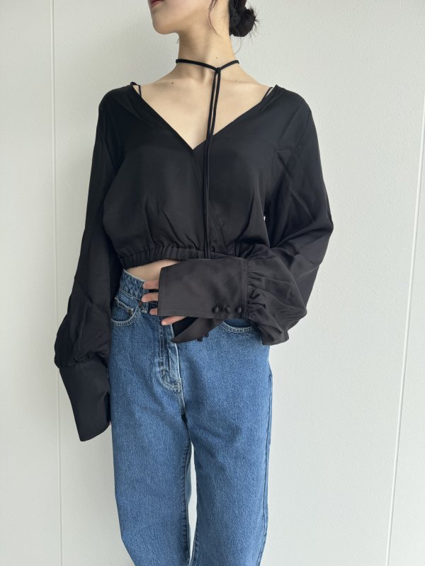 determ Collagen Satin Cropped Blouse - VONDOT｜レディースセレクトショップ