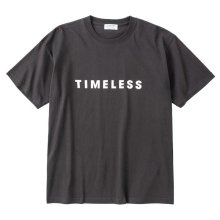 <img class='new_mark_img1' src='https://img.shop-pro.jp/img/new/icons10.gif' style='border:none;display:inline;margin:0px;padding:0px;width:auto;' />POET MEETS DUBWISE TIMELESS T-Shirt
