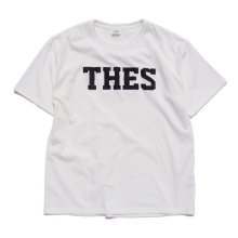 <img class='new_mark_img1' src='https://img.shop-pro.jp/img/new/icons10.gif' style='border:none;display:inline;margin:0px;padding:0px;width:auto;' />THE FABRIC CRACK THES TEE -white-