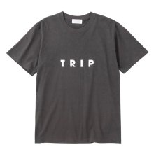 <img class='new_mark_img1' src='https://img.shop-pro.jp/img/new/icons5.gif' style='border:none;display:inline;margin:0px;padding:0px;width:auto;' />POET MEETS DUBWISE TRIP T-SHIRT -sumi-
