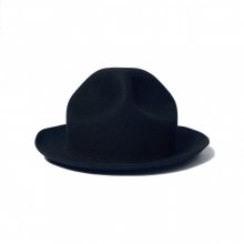 <img class='new_mark_img1' src='https://img.shop-pro.jp/img/new/icons9.gif' style='border:none;display:inline;margin:0px;padding:0px;width:auto;' />THE COLOR MOUNTAIN HAT -black-