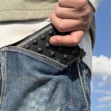 <img class='new_mark_img1' src='https://img.shop-pro.jp/img/new/icons15.gif' style='border:none;display:inline;margin:0px;padding:0px;width:auto;' />THE COLOR STUDS TRUCKER WALLET -black-