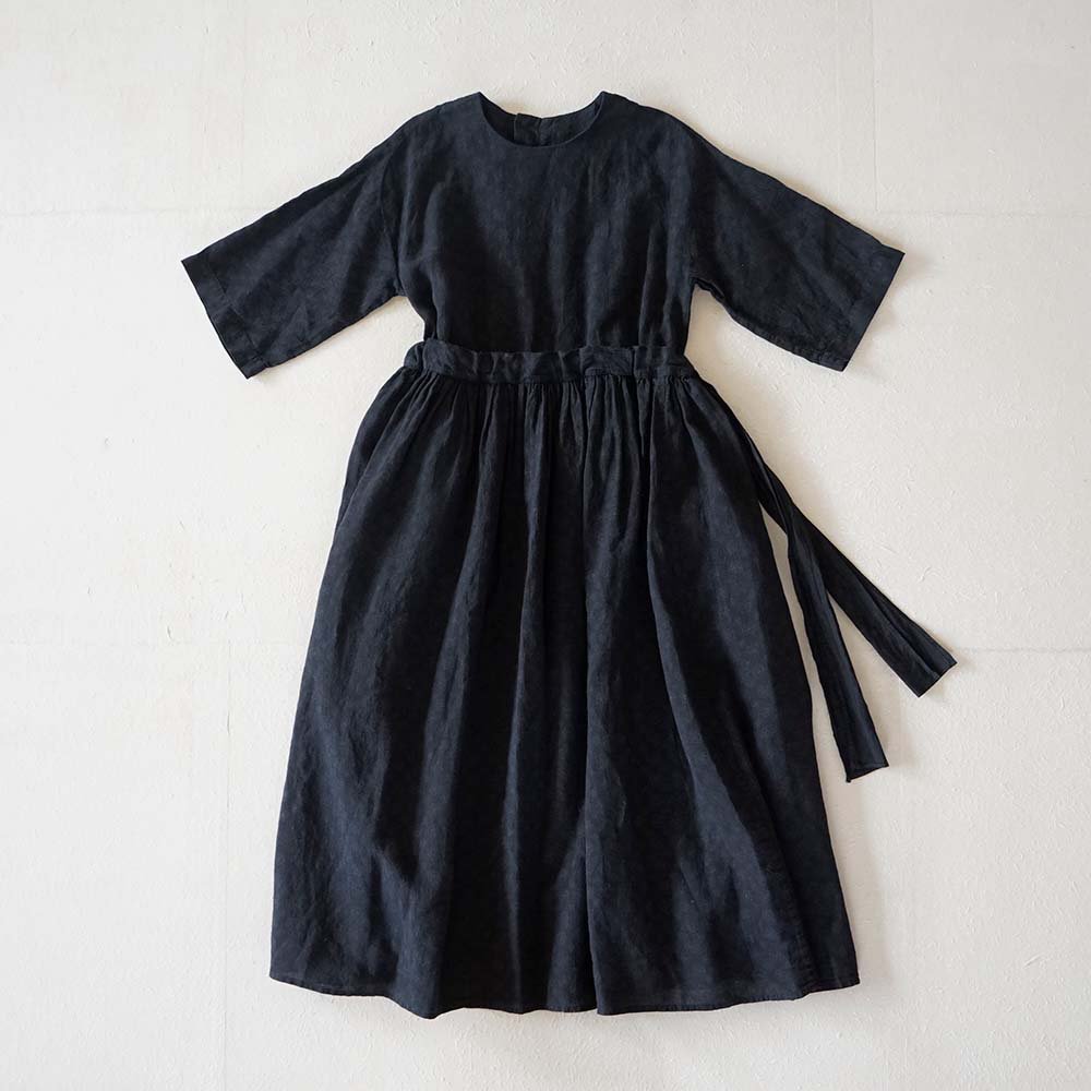 Old floral-patterned linen farmer dress<br>Black<br>