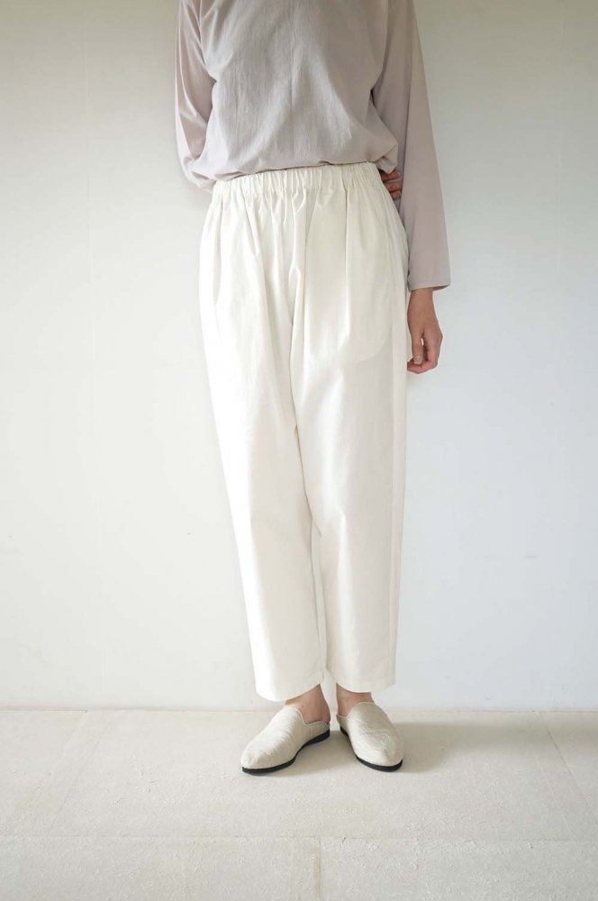 cotton tapered pants<br>O.white<br>