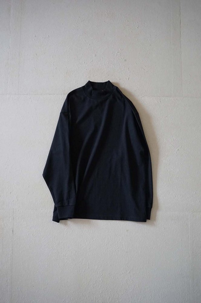 MOCK NECK TEE<br>BLACK<br>