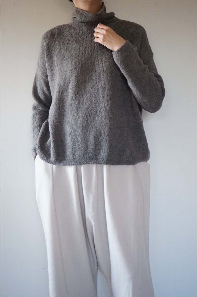 alpaca lily turtleneck<br>otter gray<br>