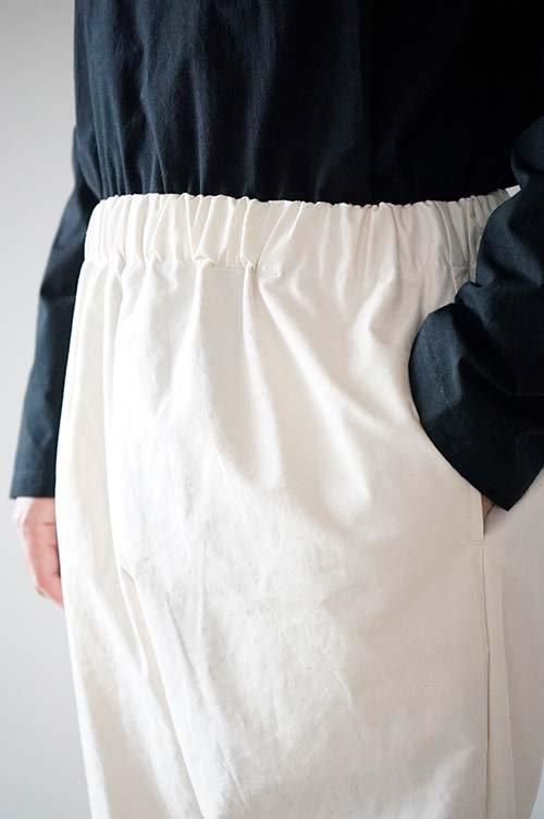 Yoli Cotton taperd pants ヨリ コットン パンツ です♩ Yoli Cotton taperd pants（24SS） ｜くらすこと オンラインストア