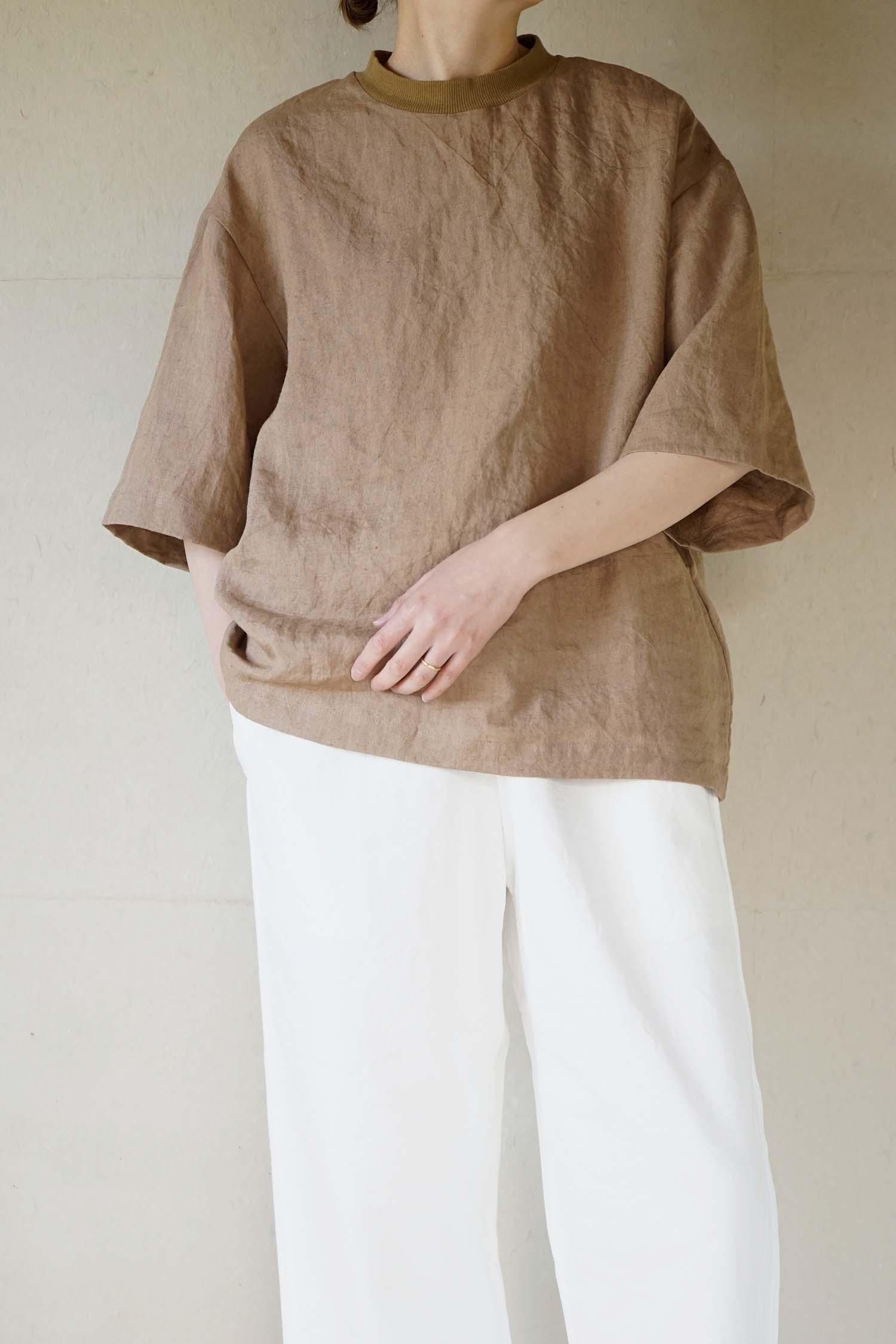 Three quarter sleeve T-shirts<br>Brown<br>
