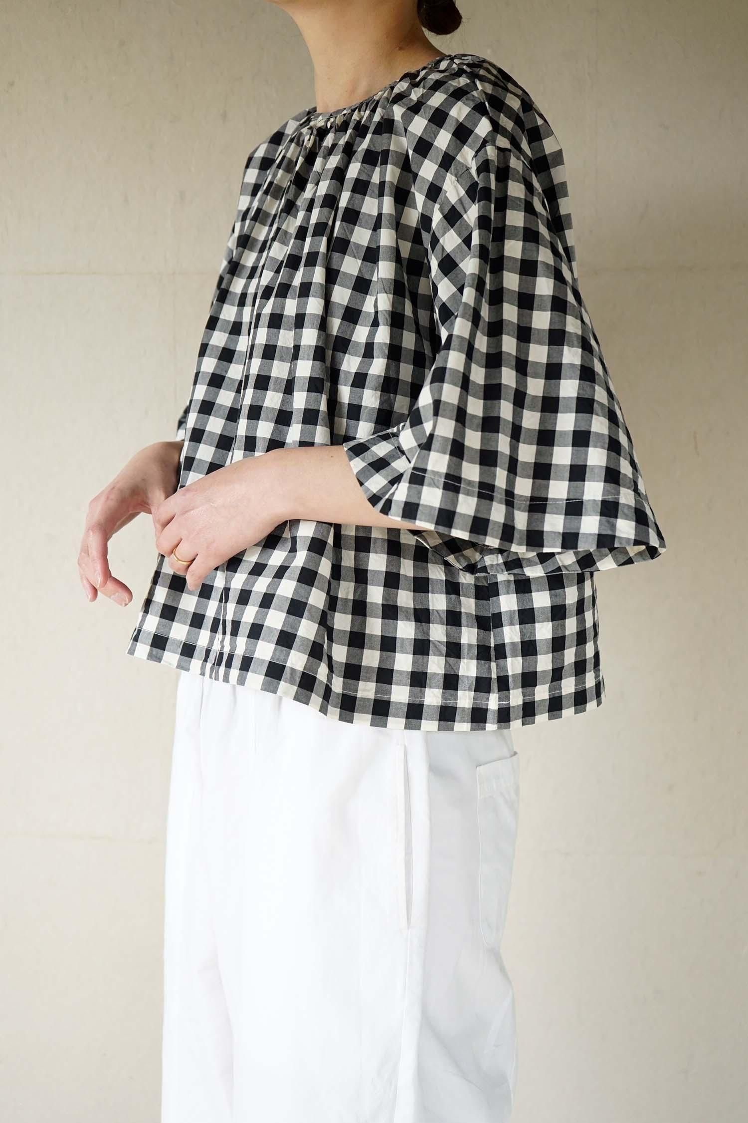 GINGHAM BELL SLEEVE PULLOVER<br>BLACK GINGHAM<br>