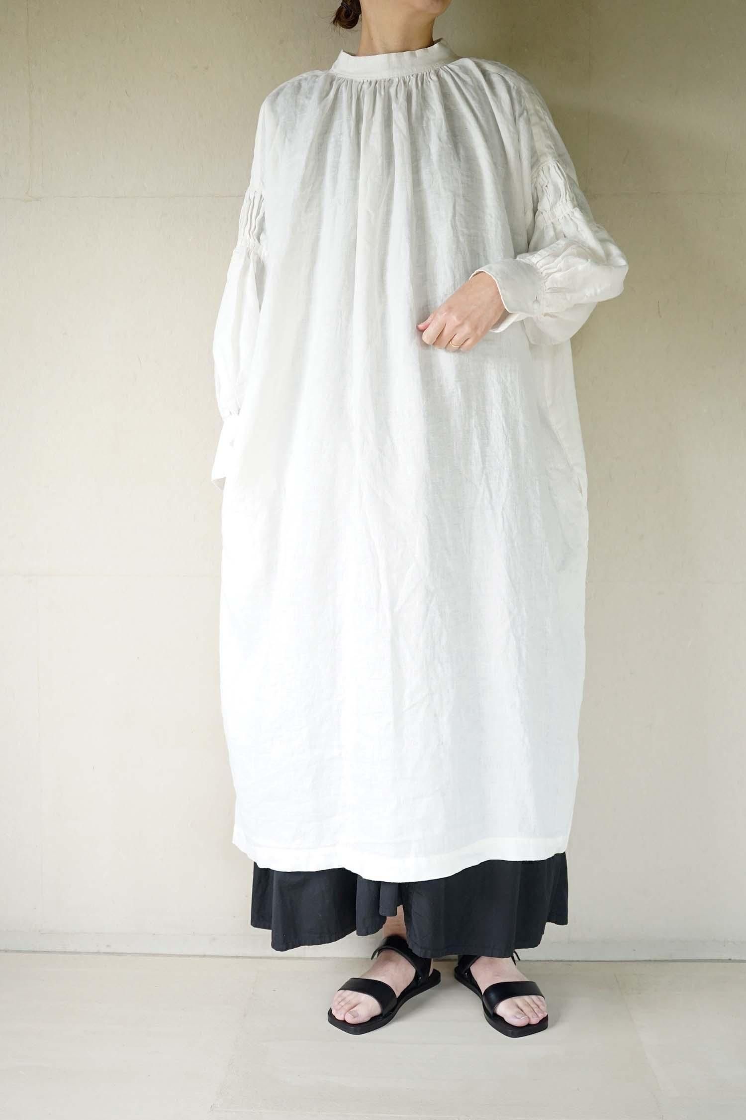줿 Gathered dress<br>white<br>