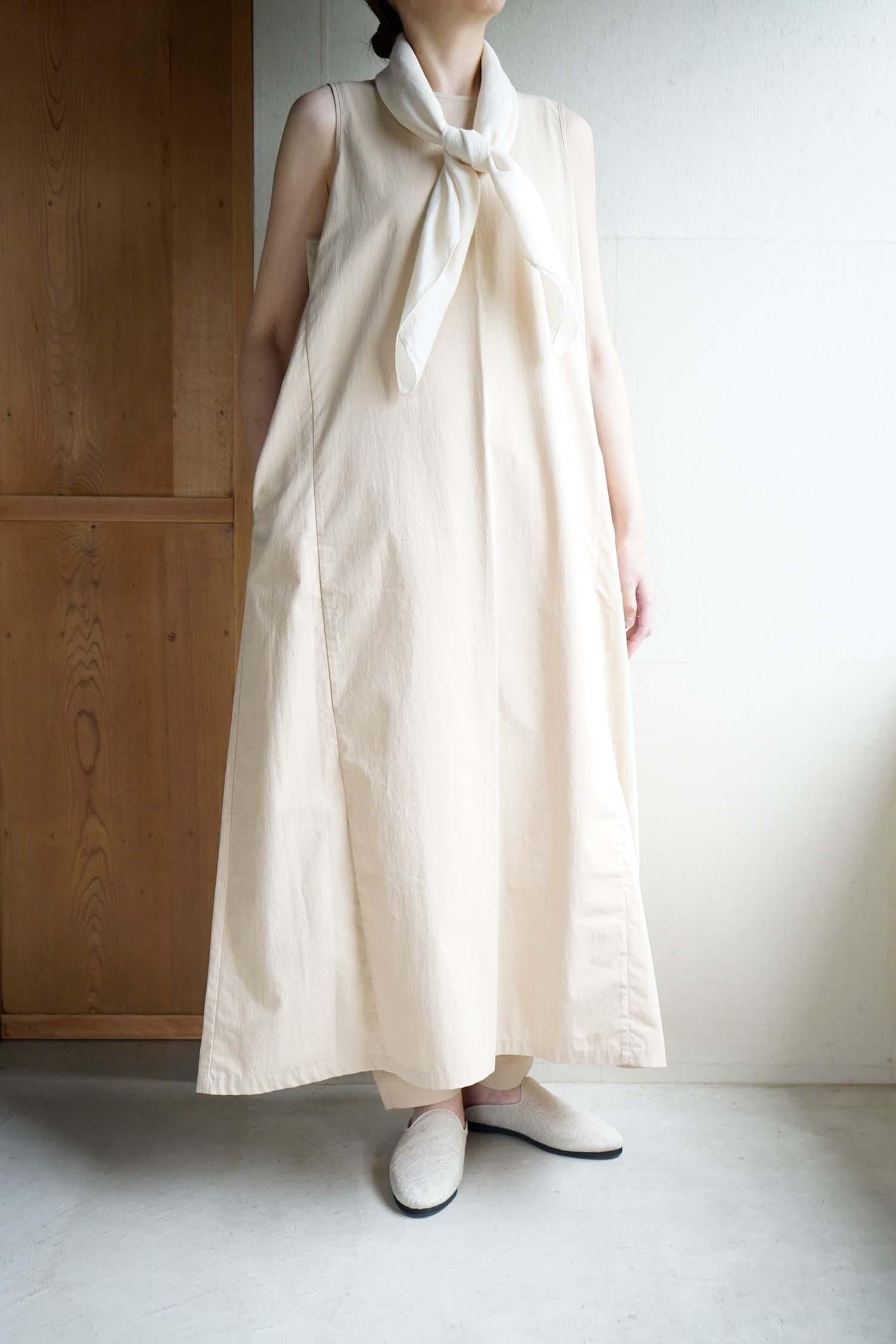 <span style="color:#FF0000">[ͽ]</span><br>Simple sleeveless onepiece<br>White,Beige,Black<br>