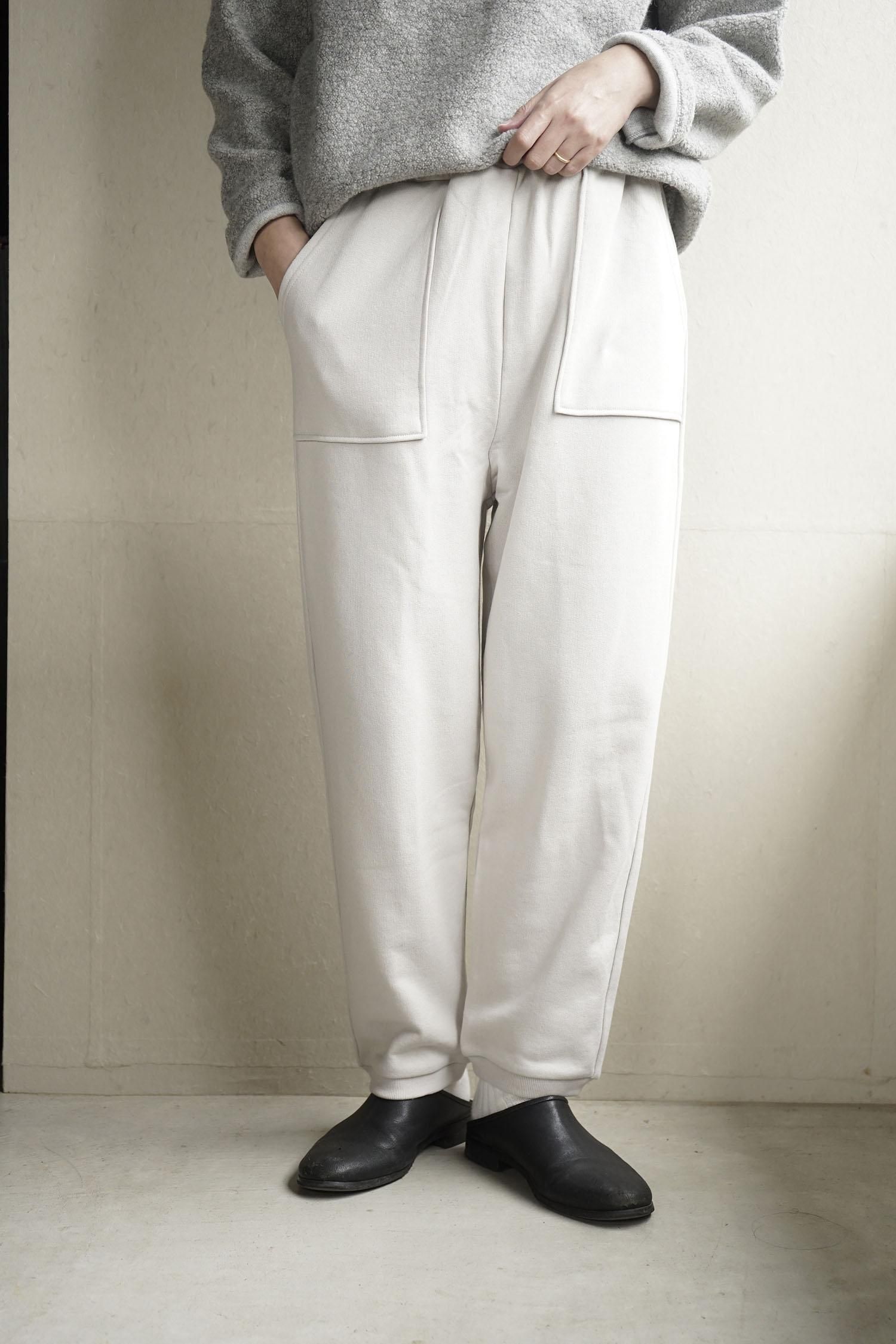 URAKE EASY TRACK PANTS<br>GREIGE . BLACK<br>