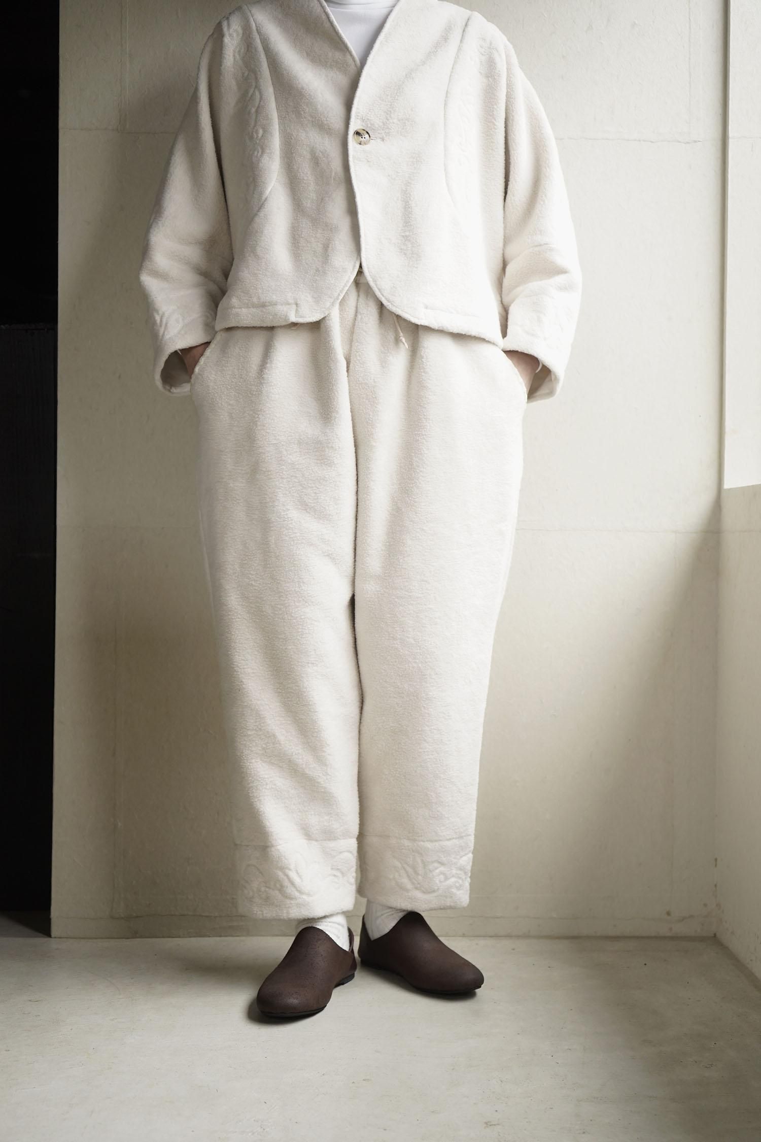 β Embroidery pants<br>milk . black<br>