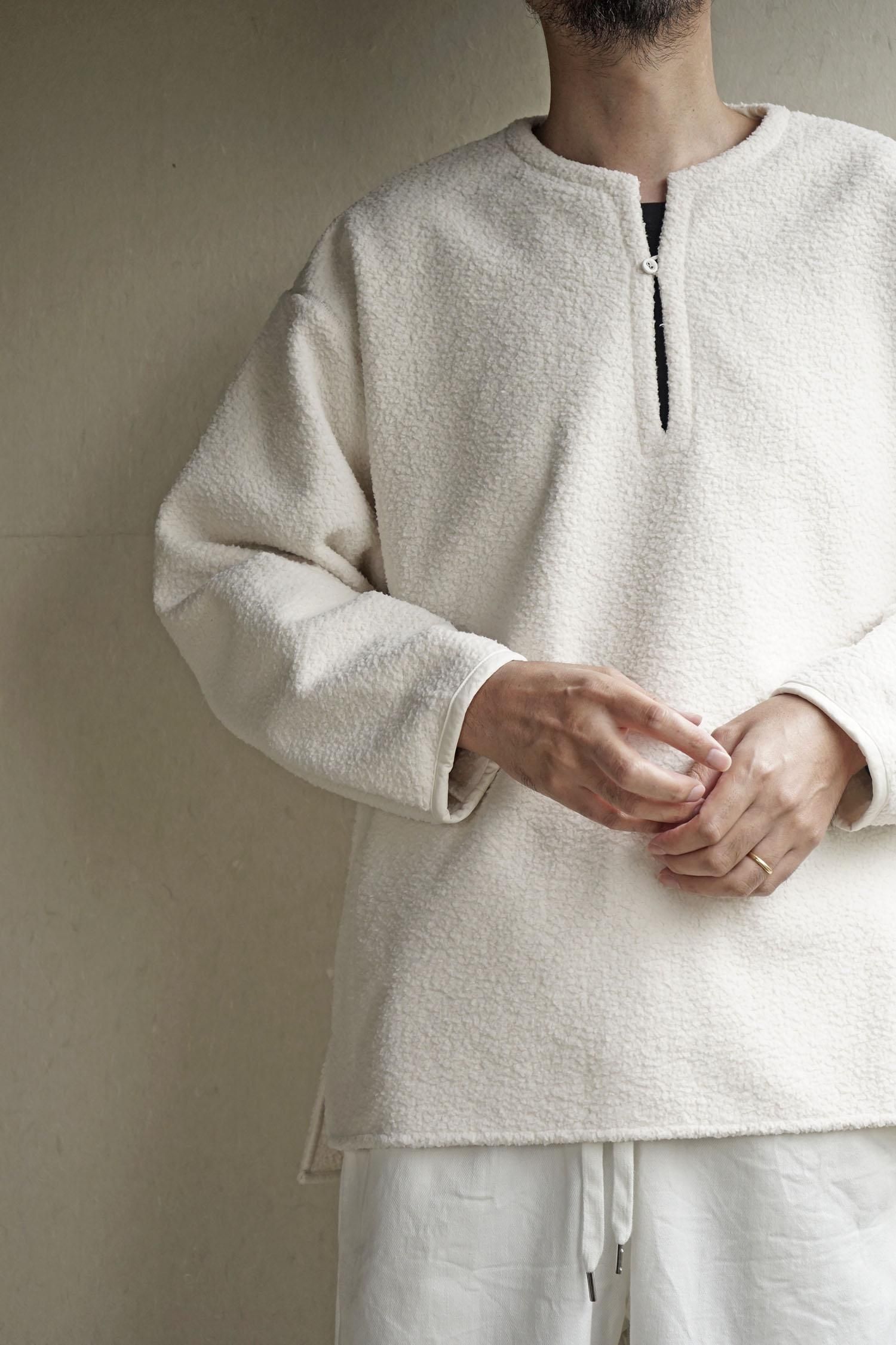 Suong shirts<br>Ivory . Navy<br>