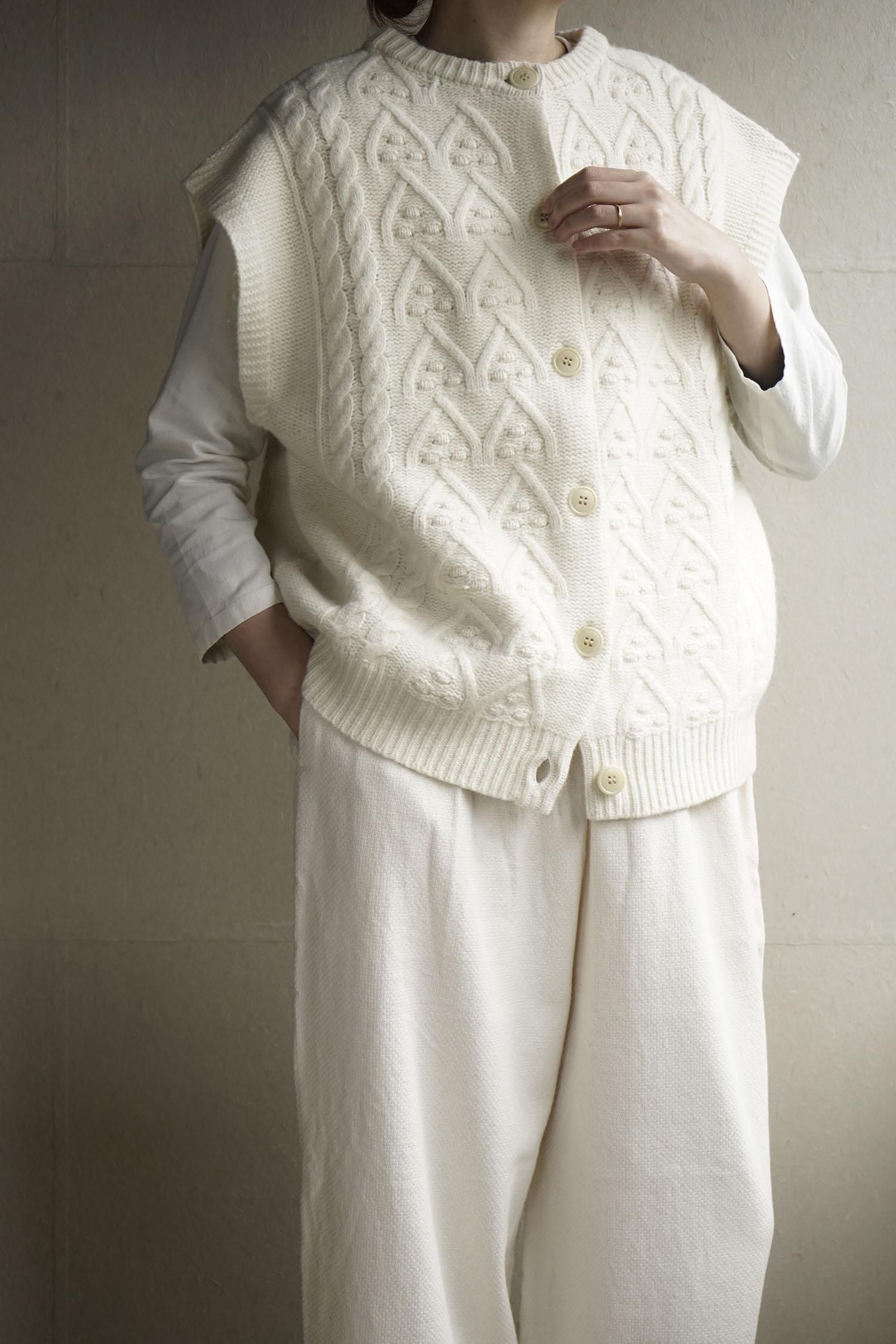 ANONYMOUS ARAN KNIT 2WAY WIDE VEST<br>MILK, BLACK<br>