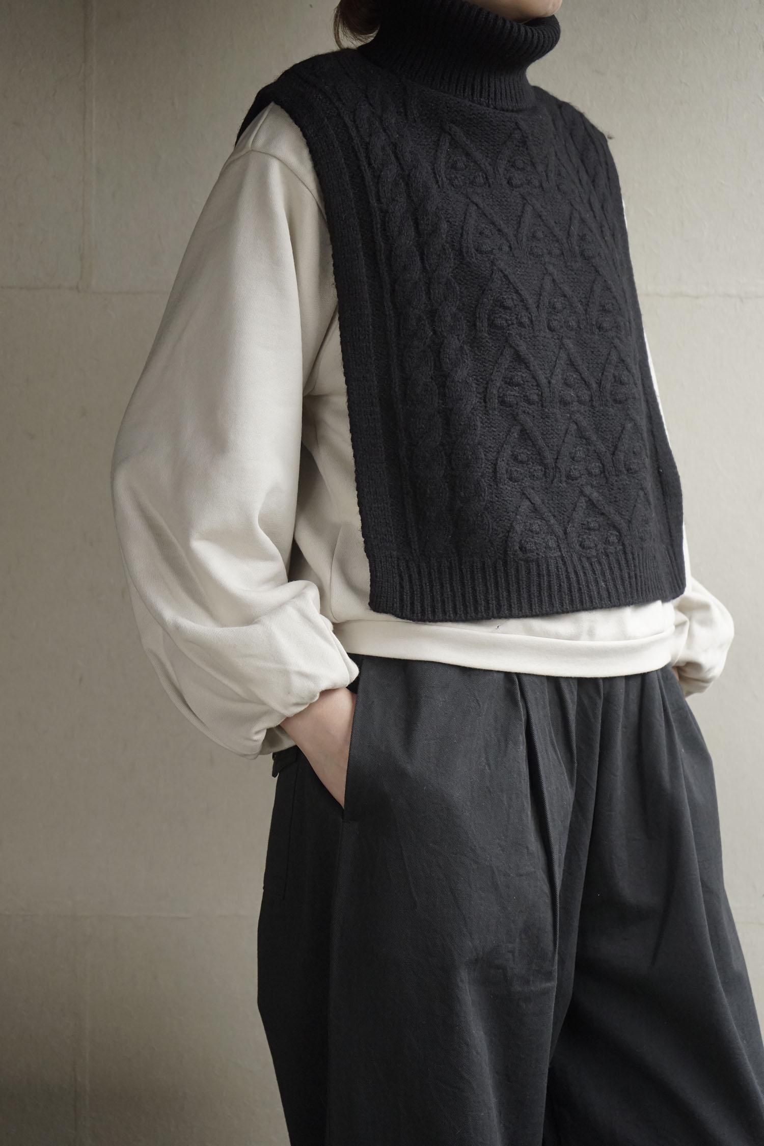 ANONYMOUS ARAN KNIT TINY TURTLE VEST<br>MILK, BLACK<br>