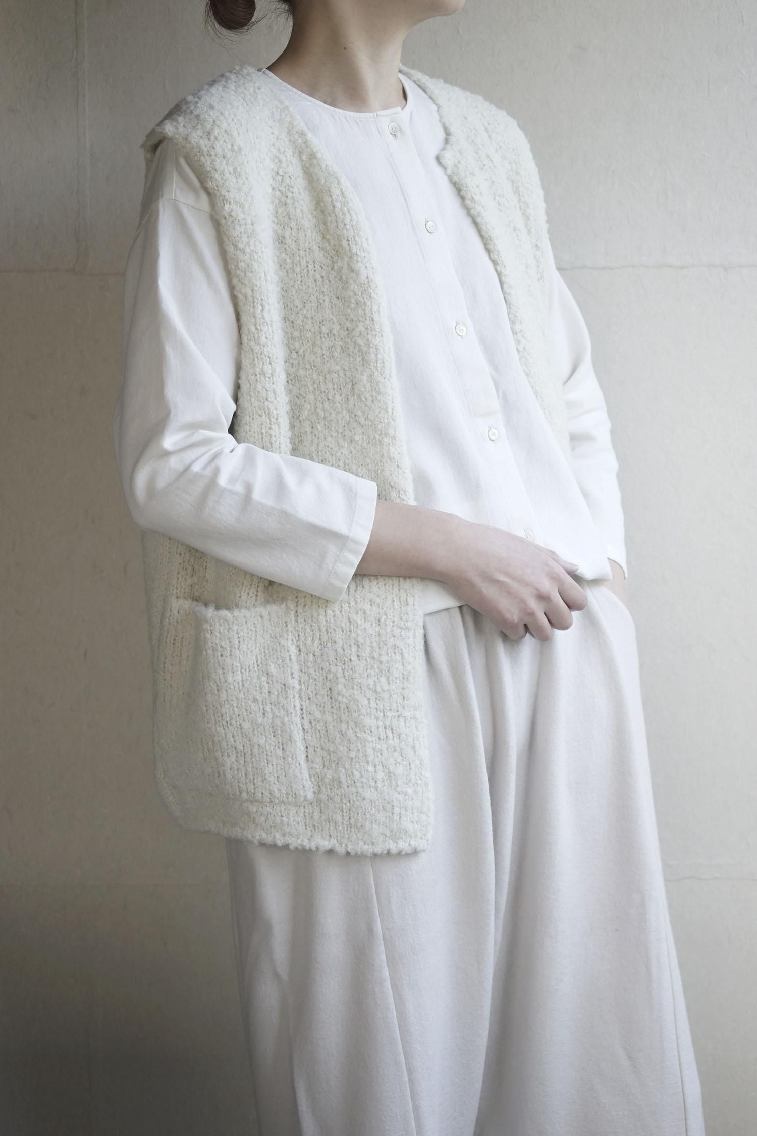 alpaca wool vest<br>antique white, sumi<br>