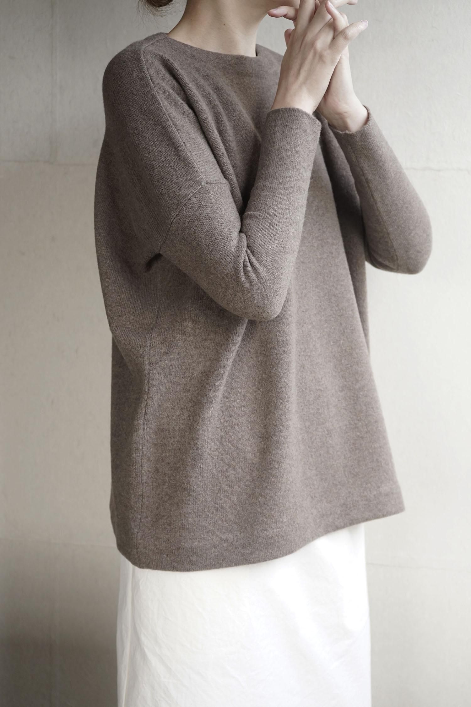 Wool long knit<br>Beige, Brown, Charcoal gray<br>