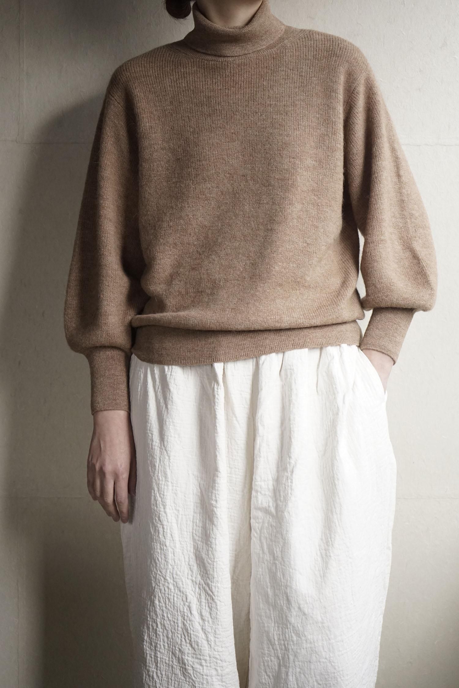 GATHER SLEEVE ALPACA KNIT TURTLE PULL OVER<br>MILK, MOCHA, BLACK<br>