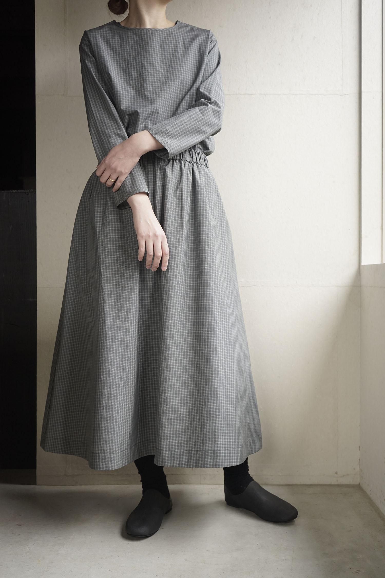 Check simple blouse<br>Charcoal gray<br>