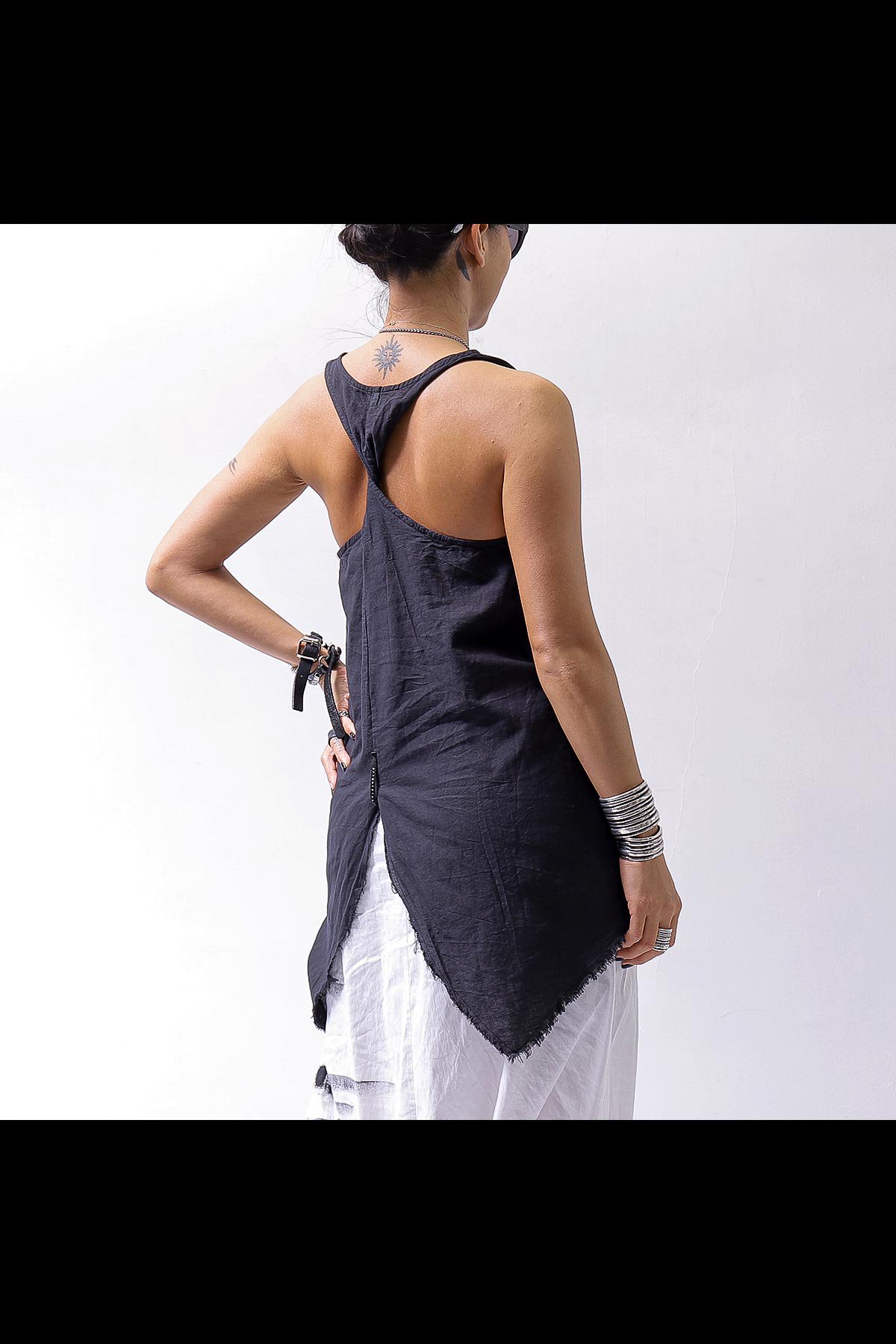 <img class='new_mark_img1' src='https://img.shop-pro.jp/img/new/icons8.gif' style='border:none;display:inline;margin:0px;padding:0px;width:auto;' />COTTON LINEN BACK CORSSED TANK TOP 413LC_BLACK