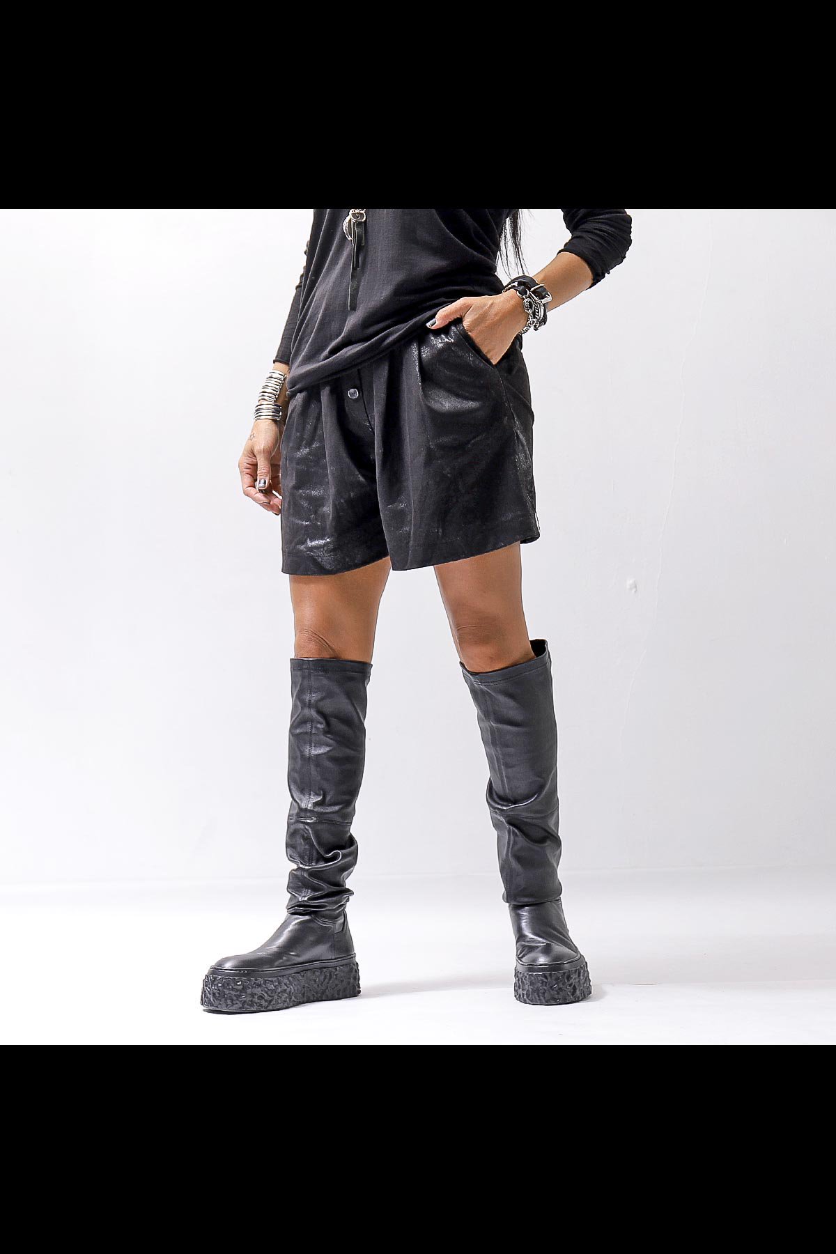 STRETCH ECO LEATHER SHORT PANTS 535HA_BLACK