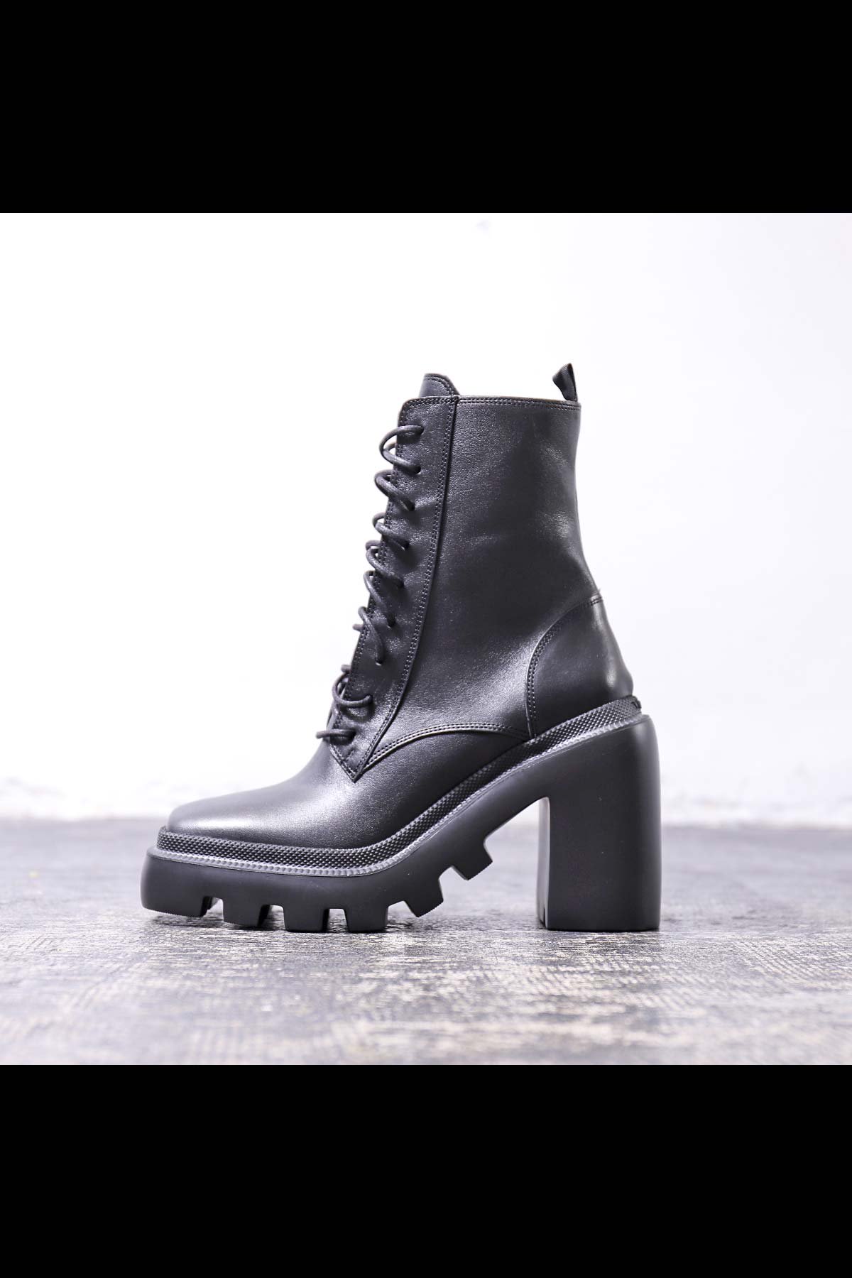 VIC MATIE LACE UP CHUNKY HEEL BOOTS 5016D BLACK