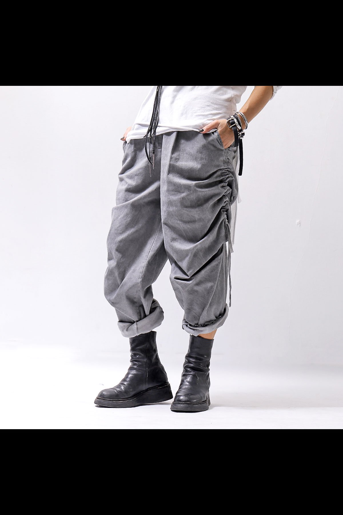 <img class='new_mark_img1' src='https://img.shop-pro.jp/img/new/icons8.gif' style='border:none;display:inline;margin:0px;padding:0px;width:auto;' />UNISEX SIDE STRING CODE PANTS 319/MM_GREY STORM