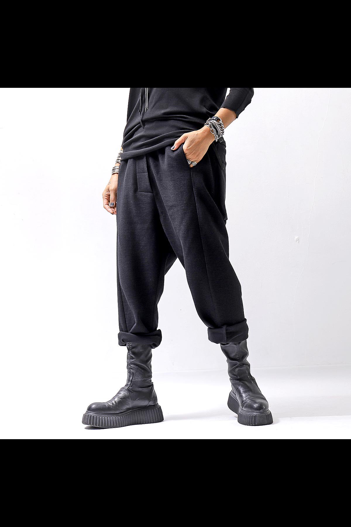 <img class='new_mark_img1' src='https://img.shop-pro.jp/img/new/icons8.gif' style='border:none;display:inline;margin:0px;padding:0px;width:auto;' />UNISEX COTTON CORDUROY SARROUEL PANTS OGB1760/M1_BLACK