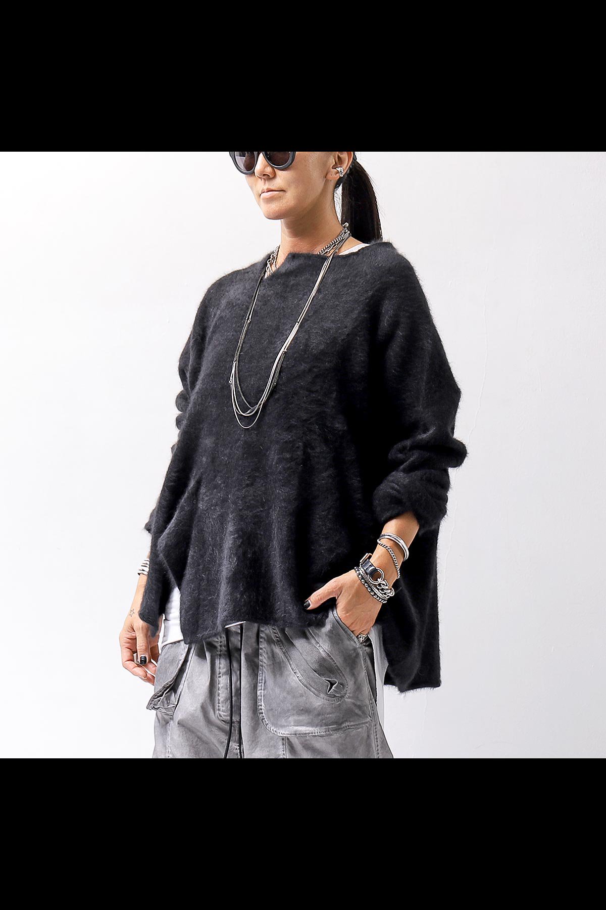 <img class='new_mark_img1' src='https://img.shop-pro.jp/img/new/icons8.gif' style='border:none;display:inline;margin:0px;padding:0px;width:auto;' />UNISEX RACCOON RELAX FIT PULLOVER KNIT 141 0706_BLACK