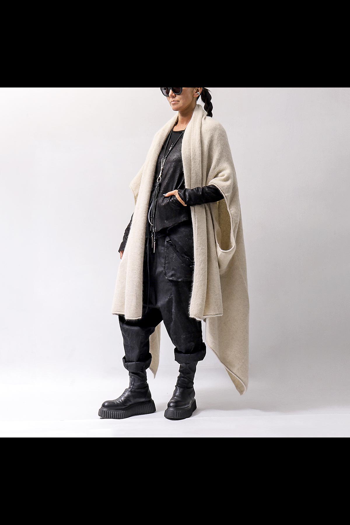 <img class='new_mark_img1' src='https://img.shop-pro.jp/img/new/icons8.gif' style='border:none;display:inline;margin:0px;padding:0px;width:auto;' />UNISEX RACCOON MULTI CARDIGAN COAT KNIT 141 7709_BONE MEL