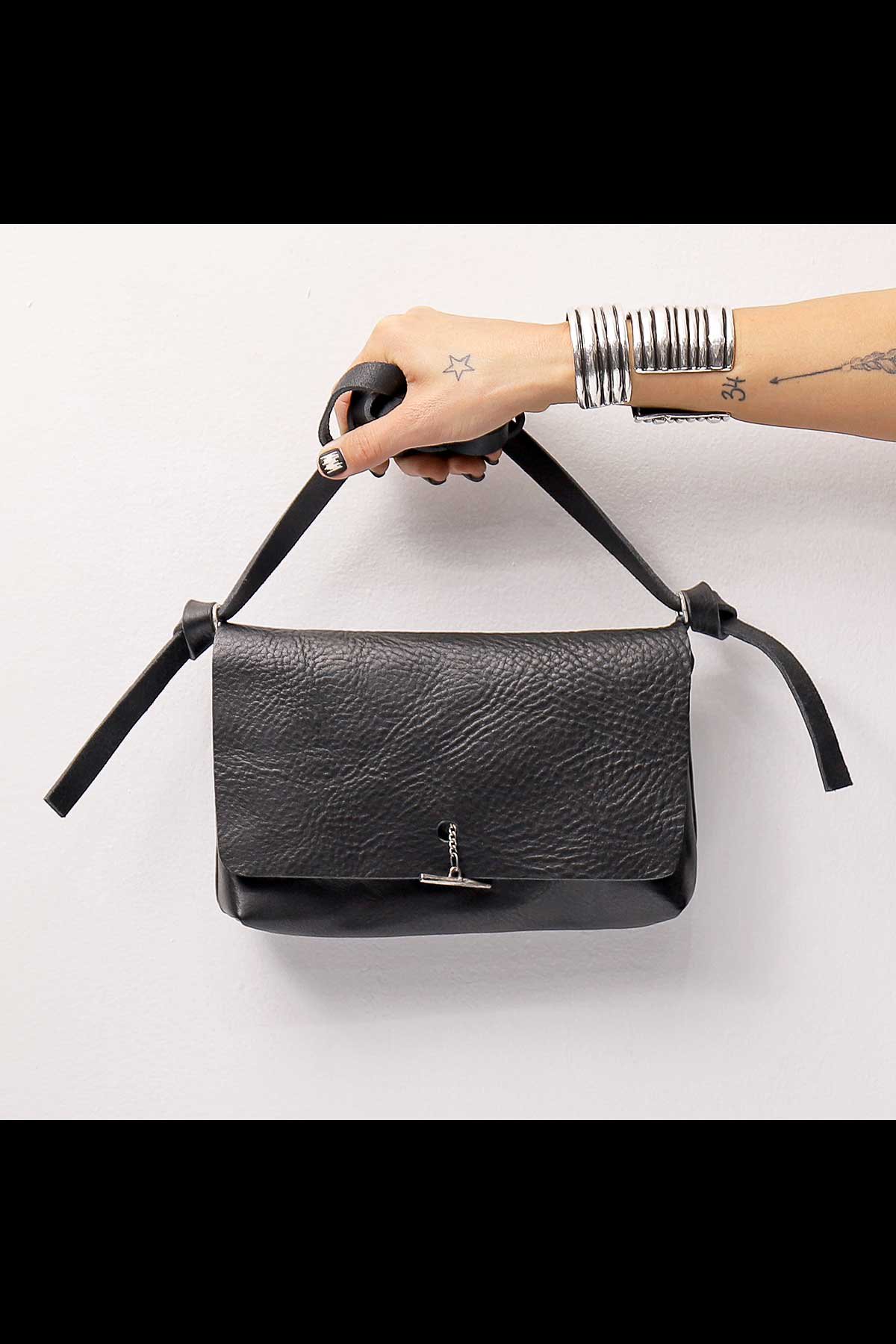 FLAP WALLET POUCH_BLACK