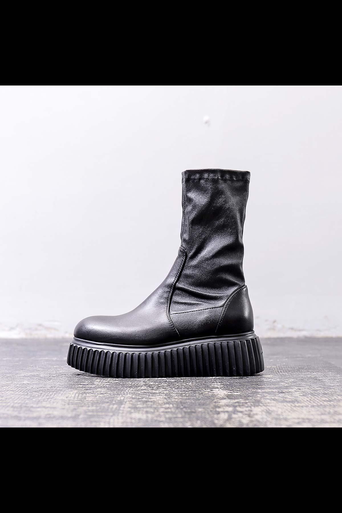 <img class='new_mark_img1' src='https://img.shop-pro.jp/img/new/icons8.gif' style='border:none;display:inline;margin:0px;padding:0px;width:auto;' />STRETCH LEATHER SNEAKER BOOTS MIDI STRETCH_BLACK