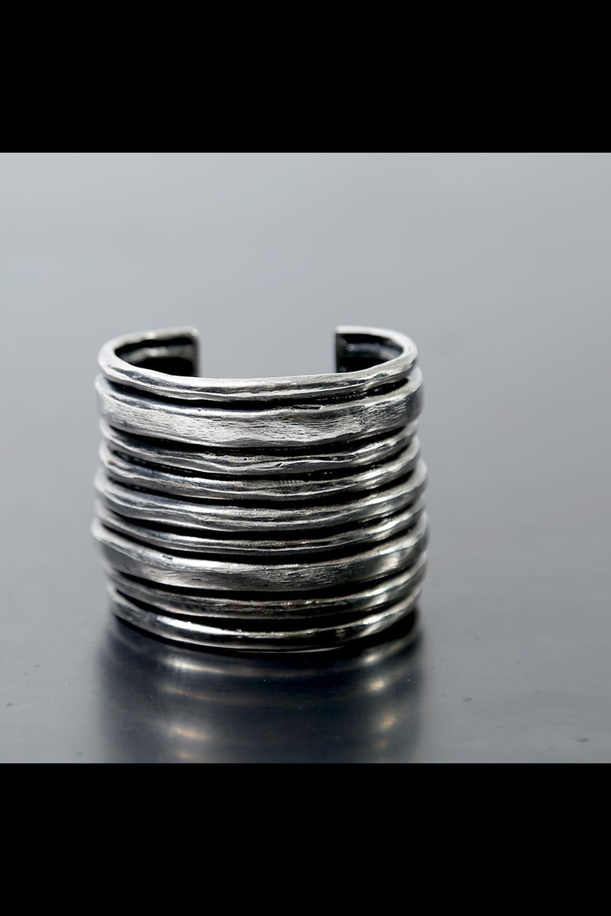 <img class='new_mark_img1' src='https://img.shop-pro.jp/img/new/icons8.gif' style='border:none;display:inline;margin:0px;padding:0px;width:auto;' />COIL BANGLE_LARGE
